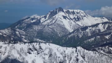 雨飾山周辺で遭難か　52歳男性が行方不明「登山に出かけ帰ってこない」と家族が届け出　登山口で車見つかる　ヘリコプターなどで捜索