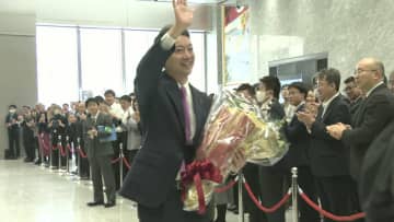 再選の熊谷知事　千葉県庁に初登庁　「これからも責任を果たしていく」