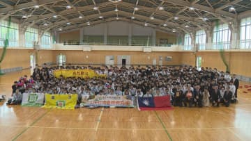 前橋高校　パフォーマンスを通し台湾の高校生と交流　群馬・前橋市