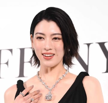 「圧倒的美しさ」三吉彩花カルバンクライン下着でメリハリ美くびれ「存在尊い」