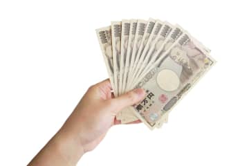 35歳で「年収500万円」です。親に「月5万円」仕送りしていますが、「光熱費が高くなったから」と、1万円の上乗せを求められました。あまり余裕がないのですが、いくらが妥当なのでしょうか？