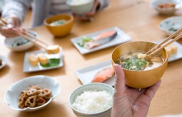 わが家は4人家族で、外食費に毎月「2万円」使っています。使いすぎでしょうか？