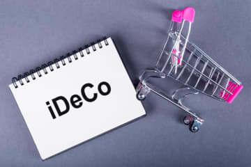 最近会社が「iDeCoプラス」を始めたのですが、加入するとどのようなメリットがありますか？