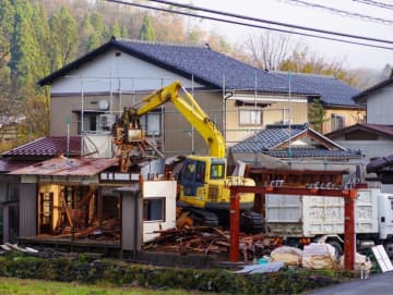 亡くなった両親が住んでいた家の取り壊し費用が「300万円」。なんとか安くおさえる方法はないでしょうか？