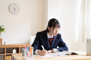 高校は「学費無償化」のはずなのに、友人から「60万円かかった」と聞きビックリ！ 無償化してもこんなにかかるの？ わが子が実際に「千葉の公立高校」に入学する際にかかった費用もあわせ紹介