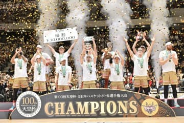 【速報】キングス、天皇杯初優勝　アルバルク東京に60-49　バスケットボール第100回大会