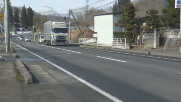 事故当時路面は凍結　朝日町で軽トラックとトラックが正面衝突　52歳の男性会社員が意識不明