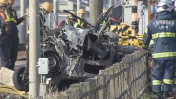 踏切で車に列車が衝突　車は炎上し運転手死亡　愛知・江南市