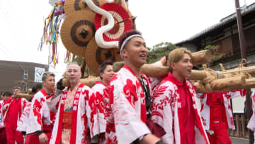 無病息災と五穀豊穣を願う　日牟禮八幡宮の左義長まつり