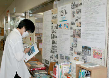 バスの１２０年たどる　国内・県内変遷、年表と写真で　記念日ちなみ関連図書展示　胆沢図書館