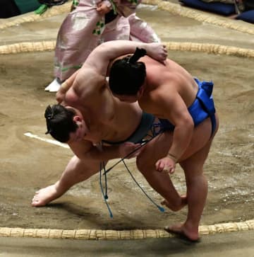 十両優勝争いはウクライナ力士が首位並走　20歳の安青錦は先輩の獅司を立てる