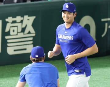 大谷がまさかの着用→「マエケン画伯がとうとう世界に発信w」「アメトーク見てる！」笑撃デコピンTシャツにネット沸く