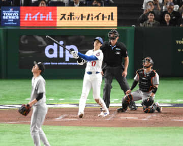 大谷翔平　凱旋弾！衝撃一発に満員東京ドーム大熱狂　「ちょっとバットの先でしたけど」右翼席中段へ一直線