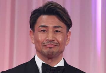 「ラブラブスギィ！」カリスマ元格闘家が結婚18年の女優妻の誕生日に頬寄せ合い「あなたの笑顔が大好きだよ」　反響殺到「ほんま理想の夫婦」