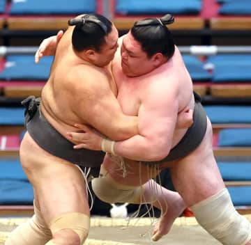 朝乃山が元幕内矢後を下し無傷5連勝「足が前に出た」　三段目で復帰の大相撲春場所