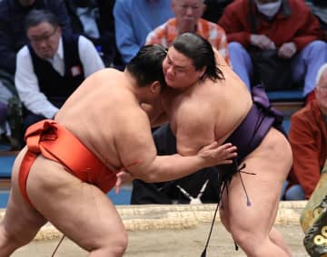 草野は新十両で無傷10連勝！大の里、尊富士ら抜く新記録達成