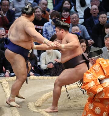 優勝争いトップは3力士が2敗で並ぶ　高安は痛恨敗戦で2敗目　大の里、尊富士は快勝