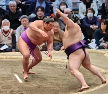 尊富士　春連覇見えた！美ノ海を圧倒、2敗対決制して首位並んだ　20日大の里と再び2敗対決