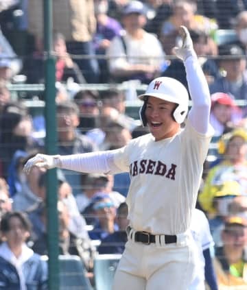 早稲田実が初戦突破　高松商とのセンバツ101年ぶり再戦制す　8年ぶり春1勝　エース中村が投打に躍動8回1失点＆4安打3打点