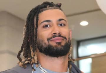 パドレス　タティスの激走がすごっ　これで生還できる？捕手がわずかにはじく→決勝ホームへ　前日死球で負傷交代も