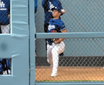 大谷翔平　敵地の少年ファンに見せたほっこりシーン　ブルペン投球に大注目→優しい笑み浮かべボールプレゼント