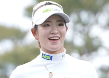 原英莉花が自由の女神像ポーズ？みずほアメリカズOP参戦　ド派手なキャディバックも「素敵」「格好いい」「本物の女神像に」