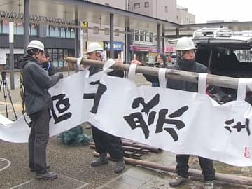 春の高山祭を知らせる　のぼり旗とちょうちんがお目見え　岐阜県高山市