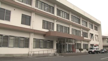 木を伐採していた作業員がはしごから転落　４．５メートル下の水路で頭を打ち死亡　広島市安佐北区