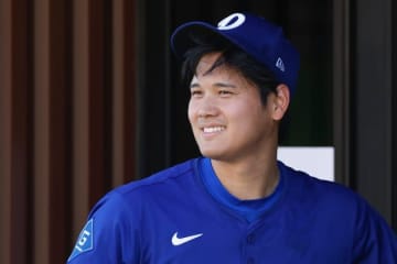 「デコピンも一緒？」大谷翔平選手が「ただいま」と帰国を報告。眠そうな表情の愛犬の動画を投稿してネットざわつく