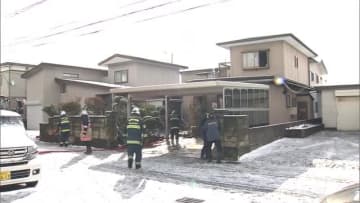 住宅街で朝火事　住宅1棟焼く　火元の60歳男性が両足にやけど　秋田市