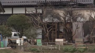 未明に住宅の納屋から出火 焼け跡から性別不明の1人の遺体見つかる 火事のあと住人の男性と連絡取れず