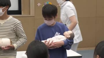 今月12日は看護の日 看護教室で児童が命の大切さを感じ取る 「お母さんの難しさが分かった」