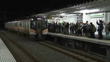 待望の新駅誕生！JR上所駅開業で一番列車に多くの鉄道ファンなど　新潟県内のJR在来線は20年ぶりの新駅「安全で安心な駅に」