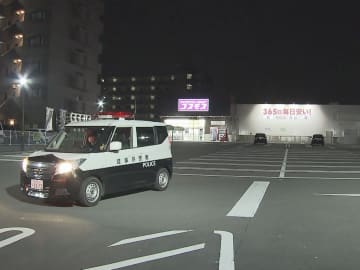 店員が車のドアつかむも発進…ドラッグストアでウイスキー4本万引き 2人組の男が店員2人にケガさせ逃走