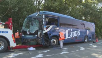 事故につながる持病確認されず…道路脇の防風林に突っ込み死亡した大型バスの57歳運転手 経歴約20年のベテラン