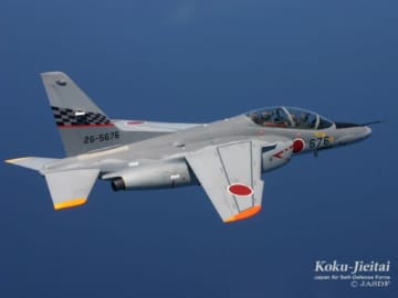 航空自衛隊『T-4練習機』が墜落…プロペラ機での初等訓練終えたパイロットが次の過程で使用する「中等練習機」