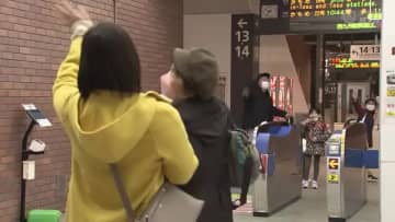 長崎駅には別れを惜しむ多くの人の姿…Uターンラッシュがピークに