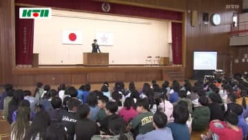 桜が開花した長崎　小中学校では3学期の修了式　25日から13日間の春休み