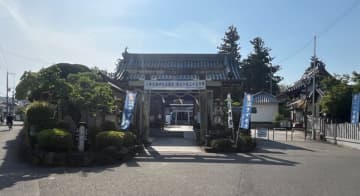 三田天満神社に新しい舞殿床を奉納、焼き栗販売の株式会社京丹波が地域社会への貢献活動を進行