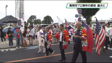 真岡市の市政施行７０周年　パレードで祝う