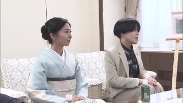 若手アーティストを応援　創業１３０周年の足利銀行が作品を購入展示