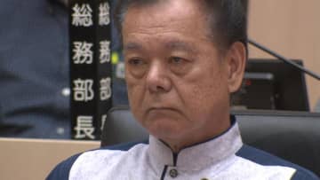 採決後に古謝市長は取材に応じず…市長に対する不信任決議案を否決 第三者委の"セクハラ認定"受け南城市議会