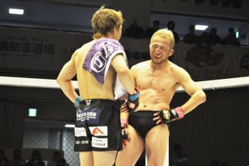 【ＤＥＥＰ】44歳・中村大介 フェザー級ＧＰ初戦敗退も…五明宏人との激闘に後楽園熱狂「まだ下積みの時代です」