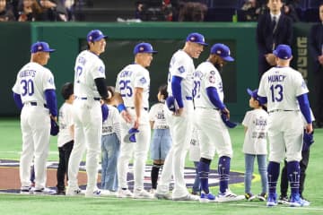 ドジャースが日本観光満喫中！　ドンキ爆買いに紅鮭おにぎり…ロハスは巨人戦に〝新アイテム〟即投入