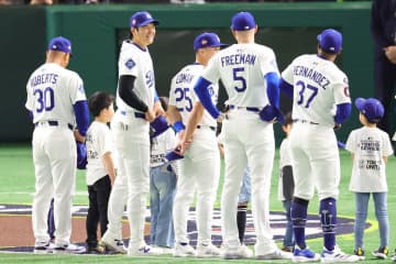 大谷翔平の〝異常人気〟 MLB公式サイトも衝撃「東京の繁華街では、どこを見てもオオタニだらけ」