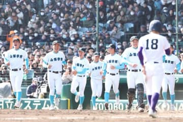 【センバツ】山梨学院が天理に逆転勝利　吉田監督は頭部死球を謝罪「申し訳なかった」