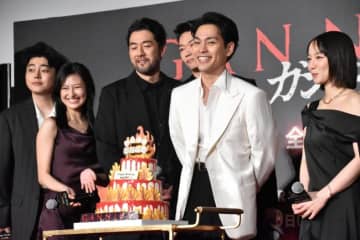 柳楽優弥、「『ガンニバル2』を世界にぶちかましたい！」サプライズバースデーで意気込み