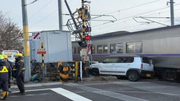 特急と軽乗用車が衝突　JR函館線で運転見合わせなど　大中山駅付近の踏切