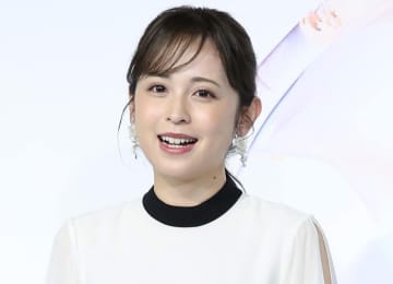 元フジ久慈暁子アナおでこ全開ショット「魅力的です」「可愛すぎる」「顔ちっちゃ」タコスほおばる写真も公開