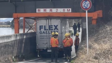 橋桁に荷台が接触しトラックが身動きとれず…JR瀬戸大橋線が一時運転見合わせ　約2100人に影響